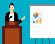 Eine Frau präsentiert eine Statistik zu Stiftungen