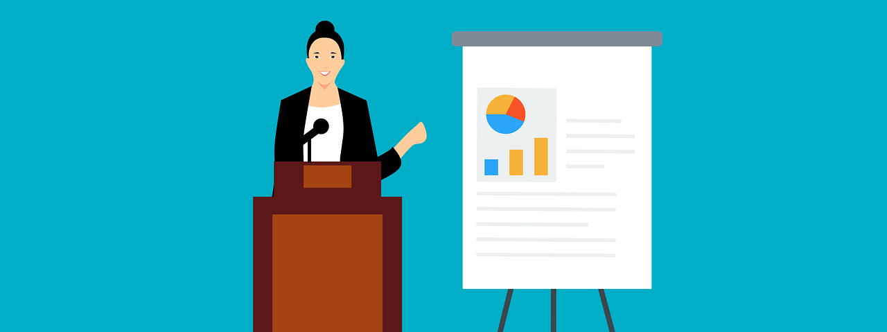 Eine Frau präsentiert eine Statistik zu Stiftungen
